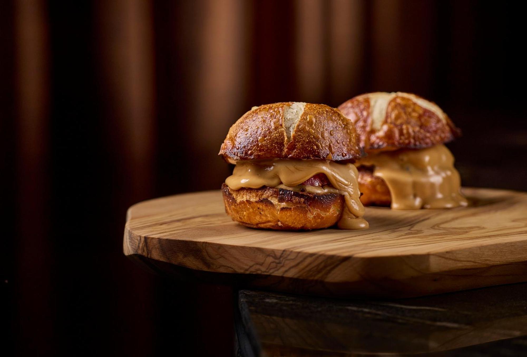 Grand Hyatt Barcelona Ξενοδοχείο Εξωτερικό φωτογραφία A pretzel bun with a peanut butter and jelly filling